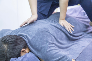 Trị liệu cổ vai gáy Quận 10 – Giải pháp xua tan đau nhức cho dân văn phòng