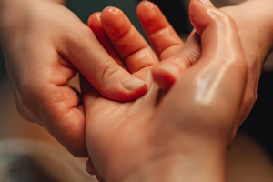 MASSAGE TAY + TẨY TBC + ĐẮP PARGYIN