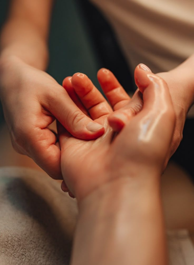 MASSAGE TAY CHÂN